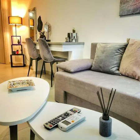 Апартаменты Perseas House *